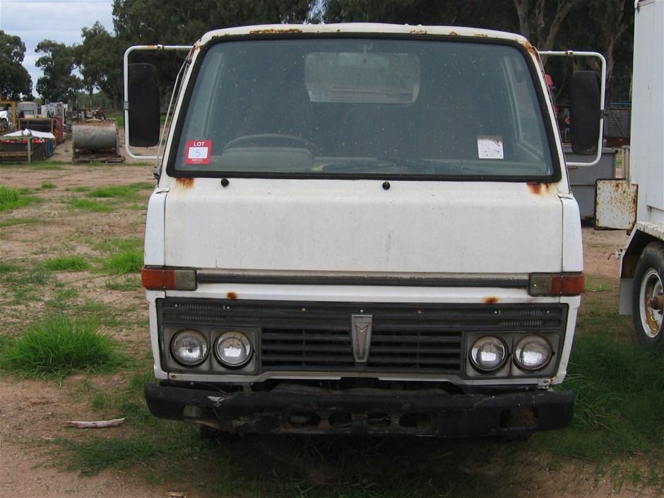 1978 Toyota Dyna cab chassis tilt cab Auction (0005-8000008) | Grays ...