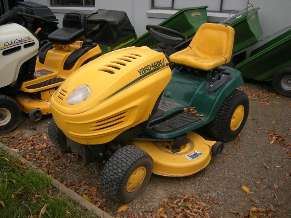 MTD Yardman 1842 Lawn Tractor, Auto drive transmission, 18 hp Briggs ...