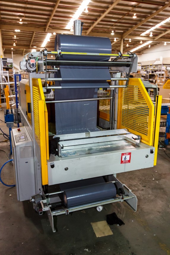 Automatic Shrink Wrapping Machine with sealing bar SMI Pack Model BP800