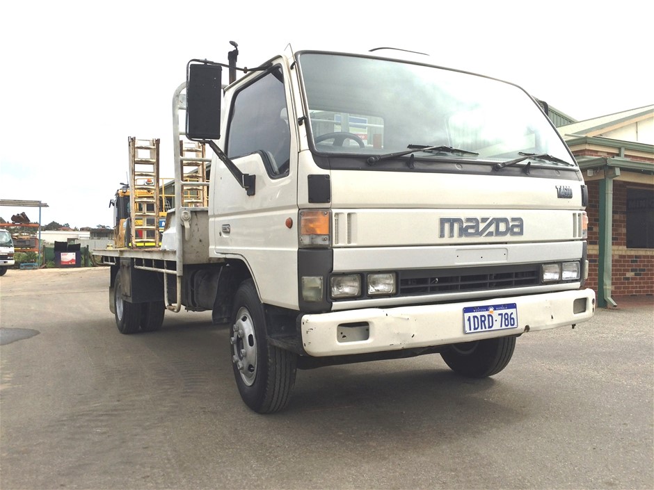 1996 Mitsubishi FK617 4x2 Beavertail Truck with Ramps Auction (0002