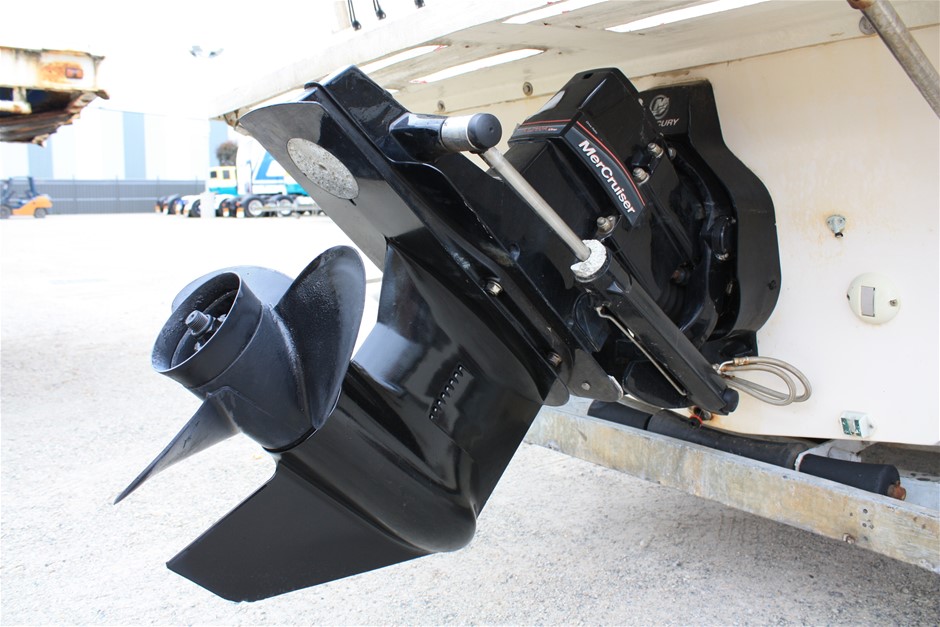 Swift Craft 24 Foot Stern Drive Half Cabin Cruiser Auction (0001