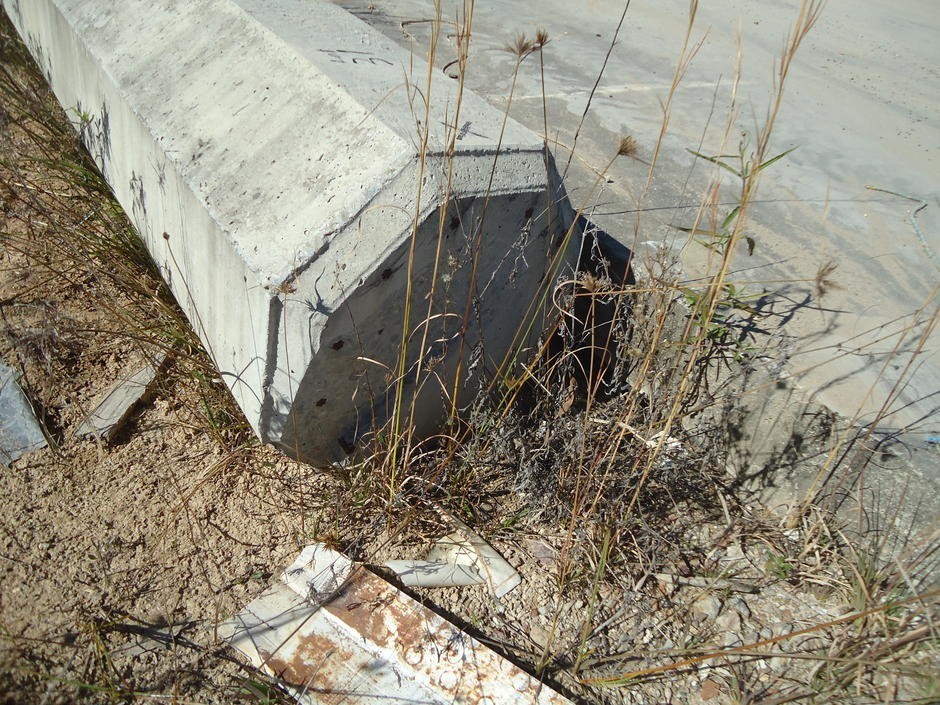 Concrete Pylon. Auction (00317002123) Grays Australia