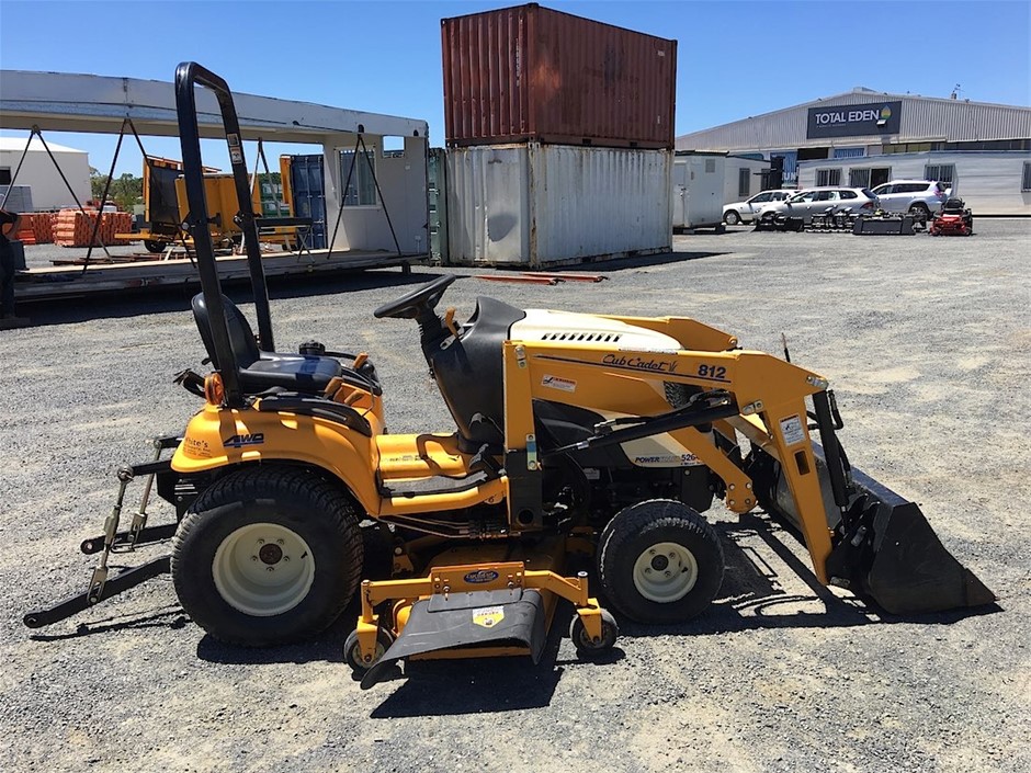 Cub cadet tractor Lawn mower with front end Loader Auction (0005