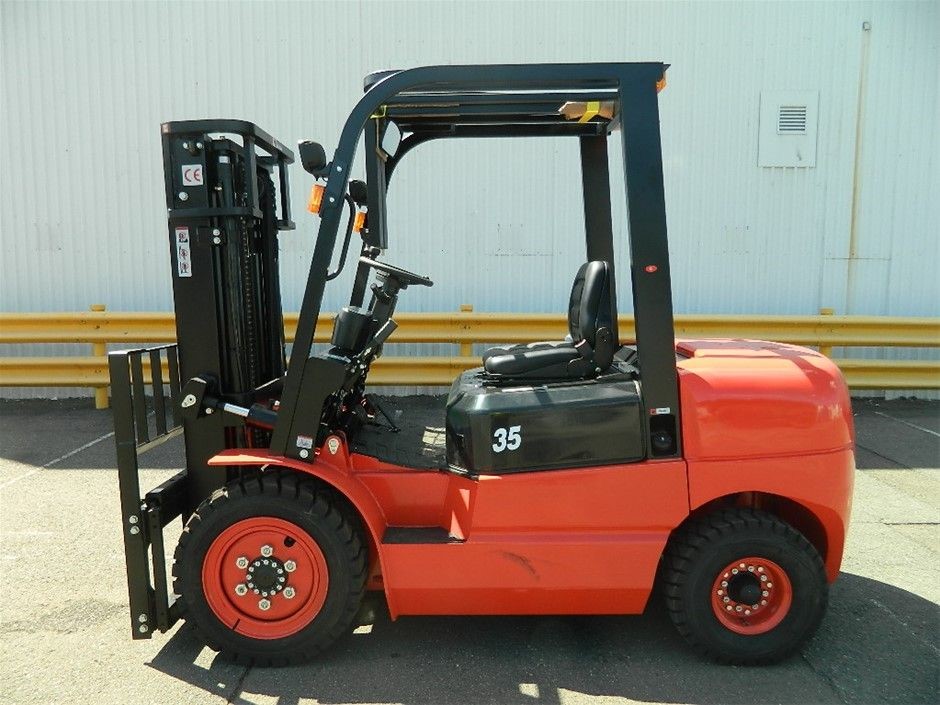 2017 REDLIFT 4 Wheel Counter Balance Con