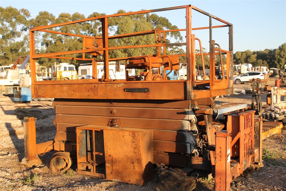 Damaged Scissor Lift Auction (00319006346) Grays Australia