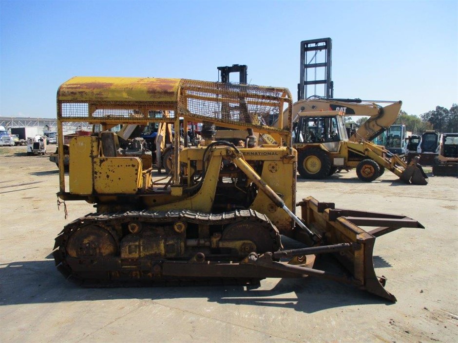 international-td9-crawler-dozer-auction-0026-7017753-grays-australia