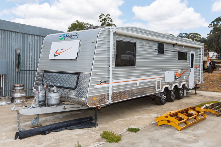11/2014 Spaceland Triaxle Caravan Auction (00225031258) Grays Australia