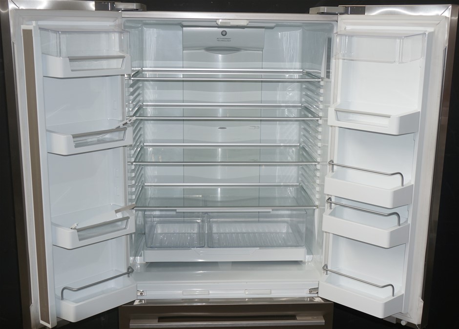 Fisher & Paykel 519L Stainless Steel ActiveSmart™ Fridge (RF522ADUSX4