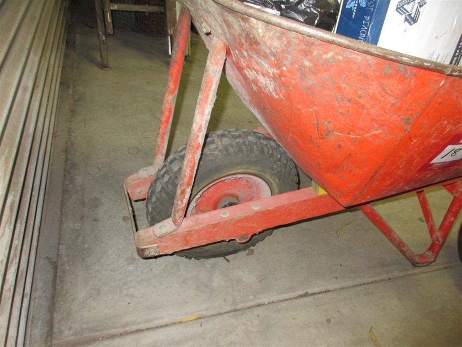 Kelso Wheelbarrow and 2 x Wheel Trolley (No Contents) Auction (0018