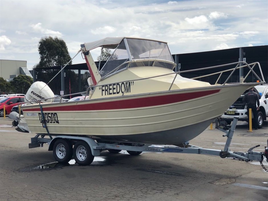 6.2m Cairns Custom Craft Aluminium Half Cabin Boat 2003 200hp Evinrude