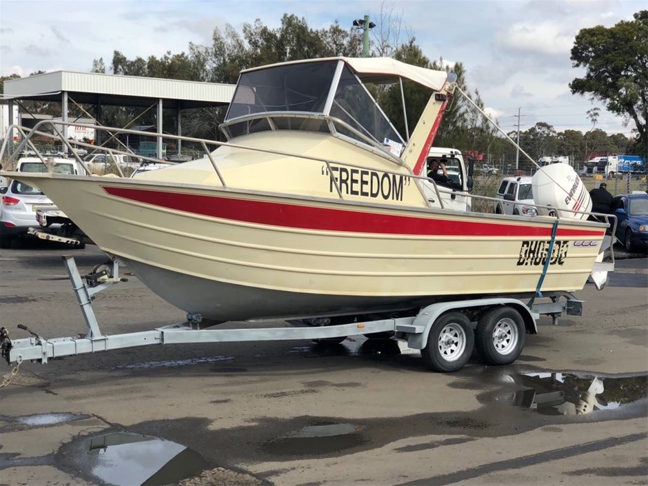 6.2m Cairns Custom Craft Aluminium Half Cabin Boat 2003 200hp Evinrude