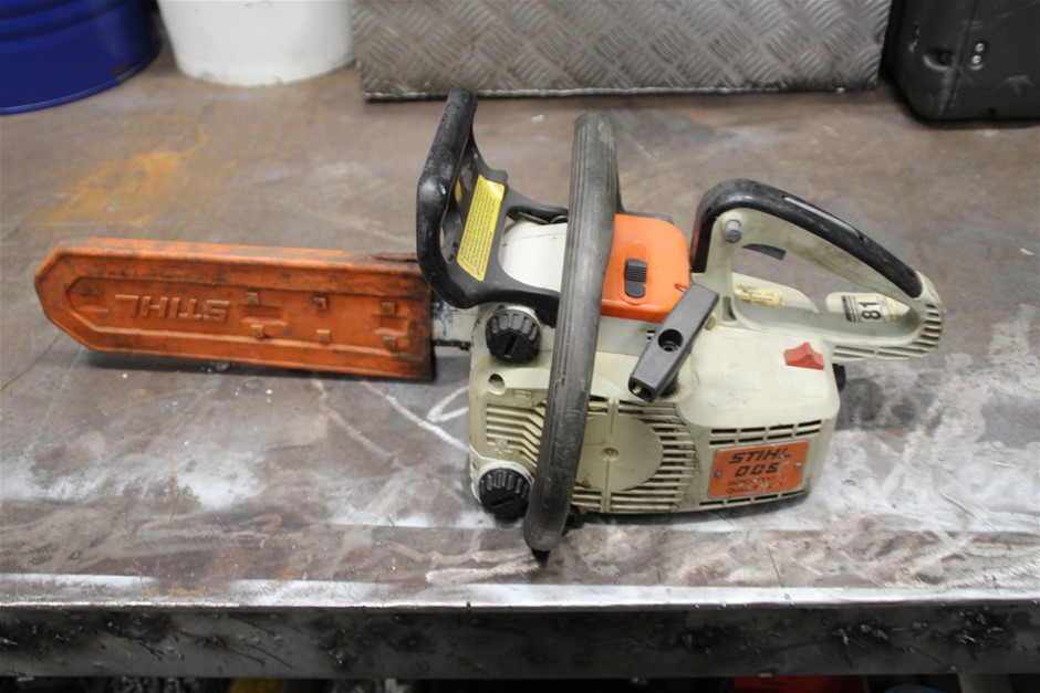 Stihl Chainsaw Make Stihl Model 009 12`` chainsaw, Auction (0029