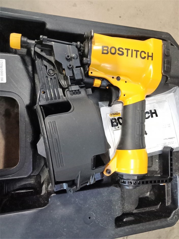 Stanley Bostitch Pneumatic Coil Nail gun with hard case ( carry case