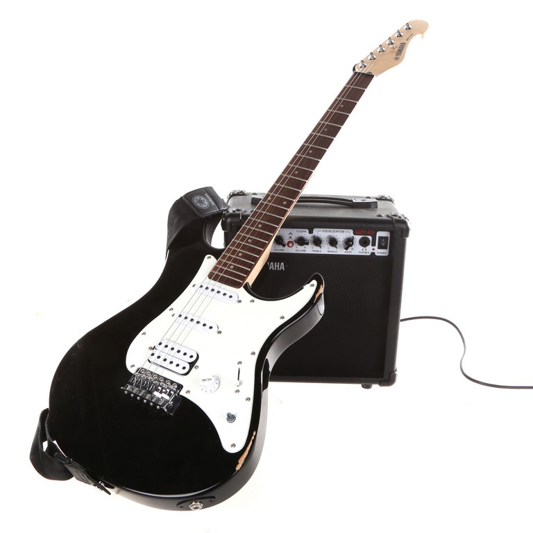 YAMAHA EG112C Gigmaker Electric Guitar with Power Box Amplifer. N.B