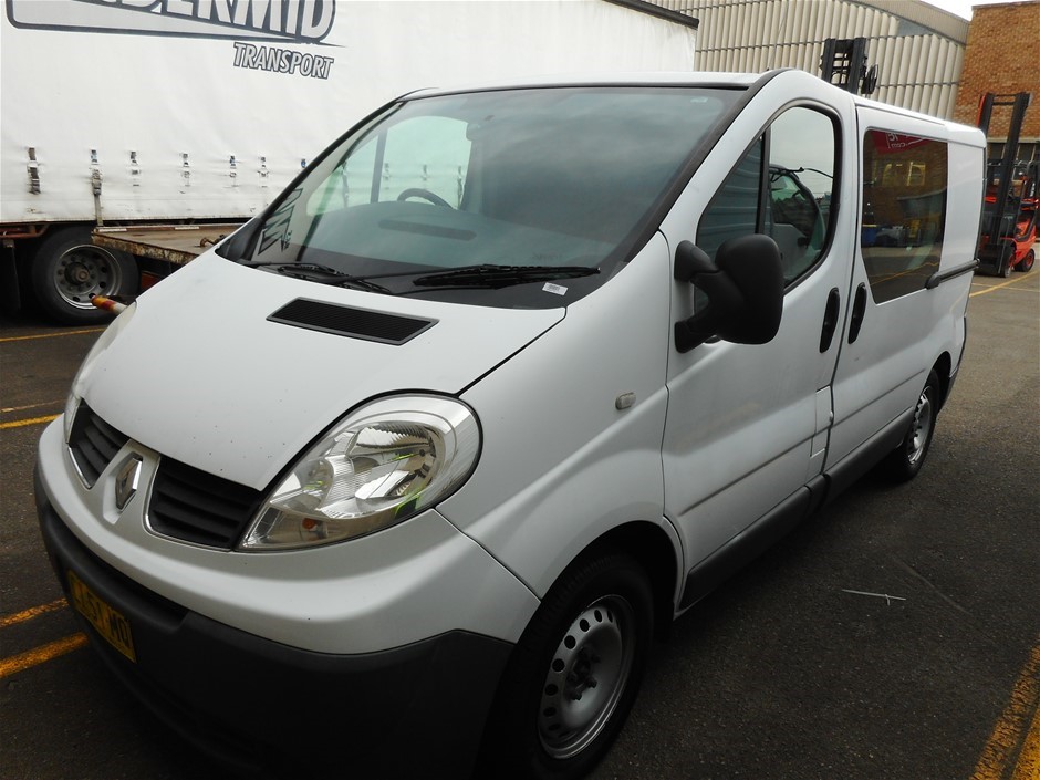 Unreserved 2009 Renault X83 2.0L Diesel Manual Van