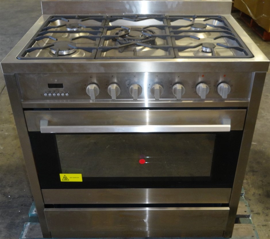 TECHNIKA Freestanding Oven. Model No TU950TME8 Auction (00032175279