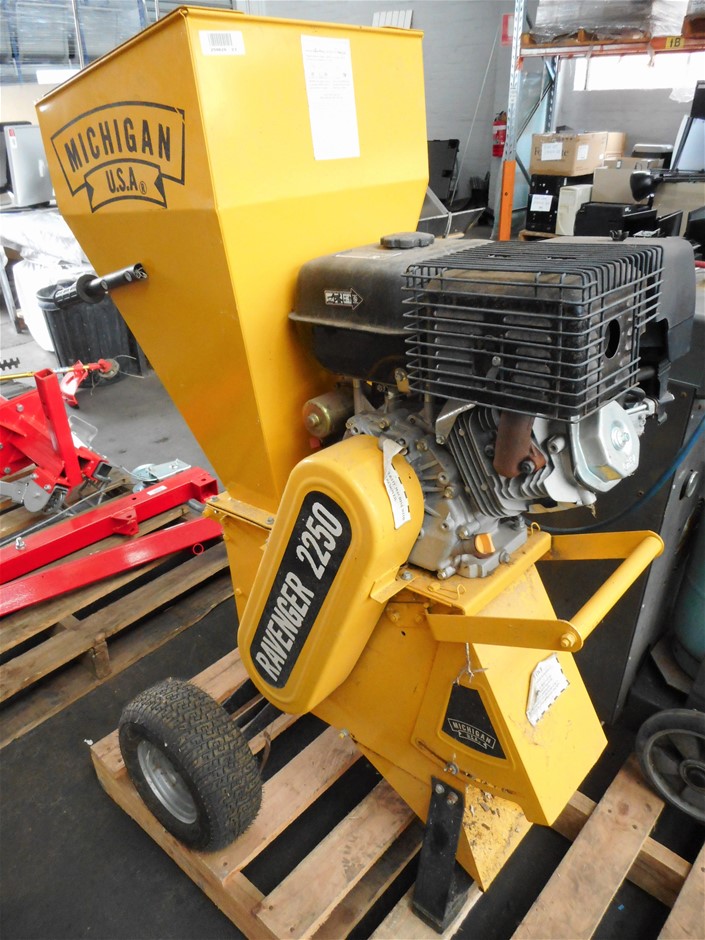 Michigan Ravenger 2250 Mobile Commercial Wood Chipper Auction (0031