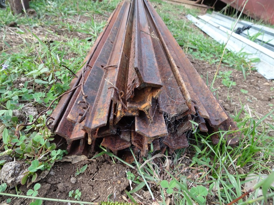 Steel pickets Approx. 21 x Waratah 2400mm steel pickets Auction (0113