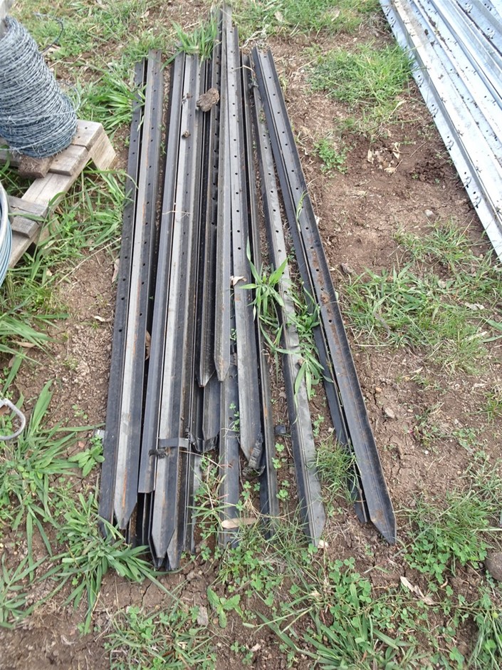 Steel pickets Approx. 18 x Waratah 1650mm steel pickets Auction (0114