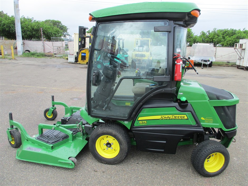 2015 Out Front Air Con Cab John Deere RideOn Auction (00027022876