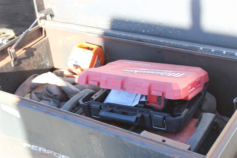 Metal Site Tool Box and Contents (Tool Box Damaged) Auction (0065