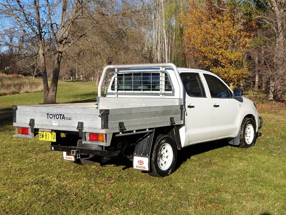 Toyota Hilux Dual Cab Diesel Tray Back Ute Auction (00055036668) Grays Australia