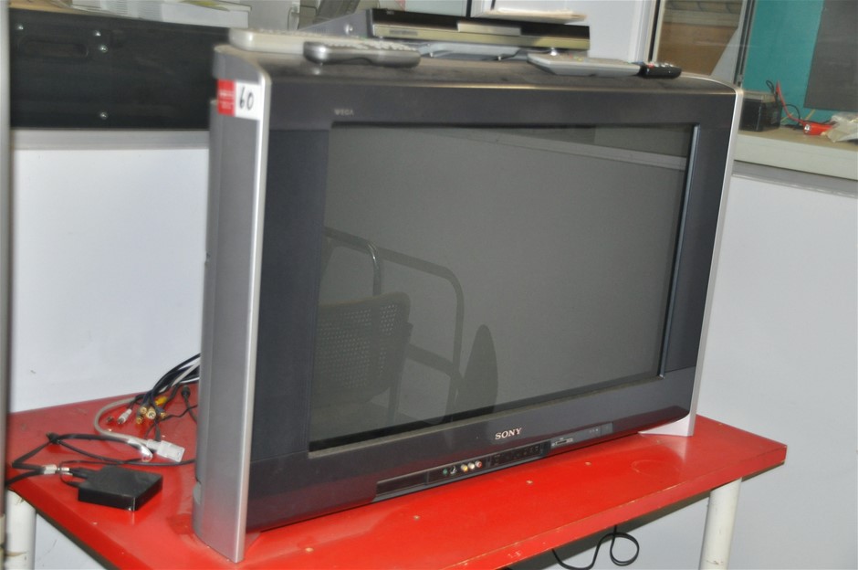 Sony Wega CRT Wide Screen Television Set Auction (0060-5038526) | Grays ...