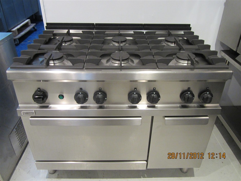 Zanussi Gourmet range 6 x burner stove w