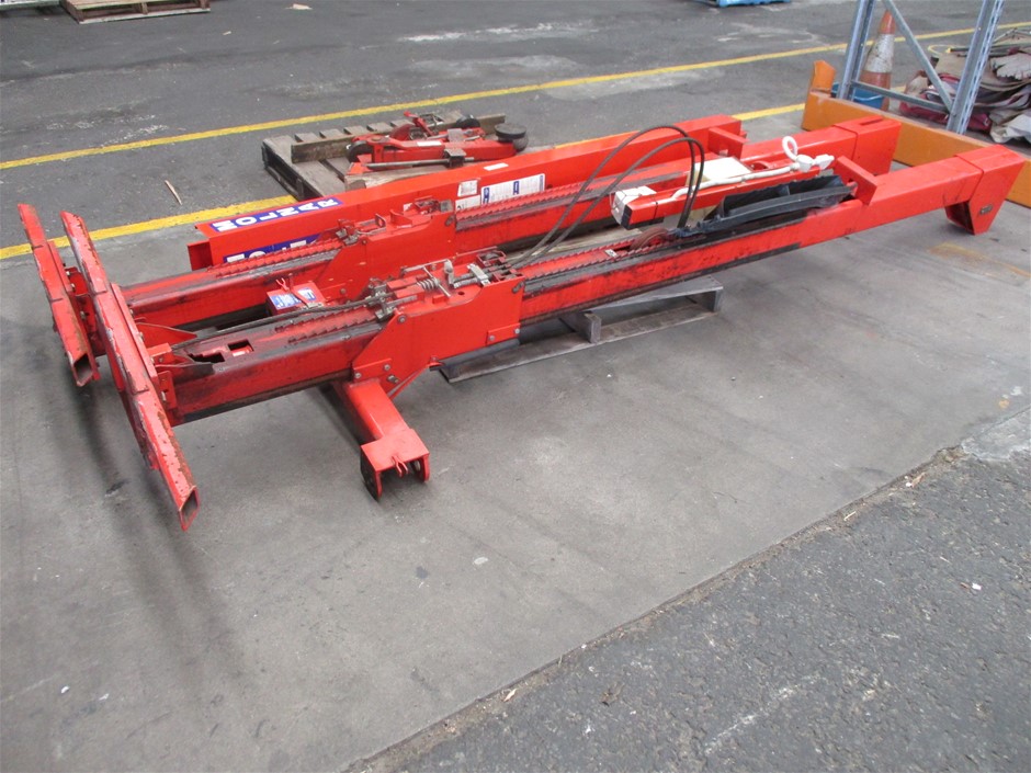 Molnar MF170593OH3T Two Post Car Hoist Auction (00497026092
