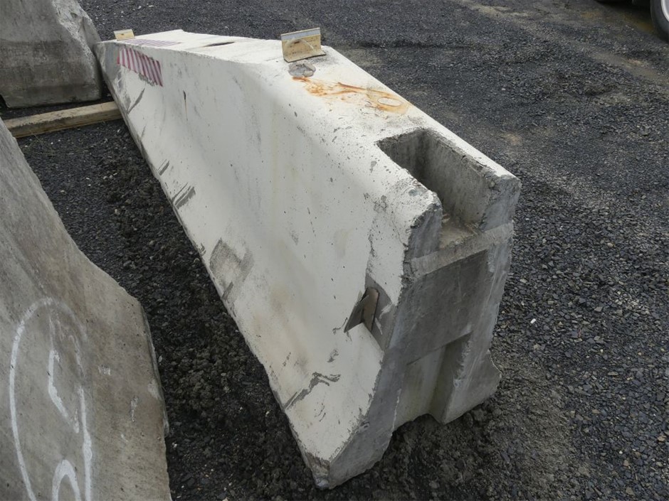 Concrete Road Side Taper Barrier Auction (0012-5040658) | Grays Australia