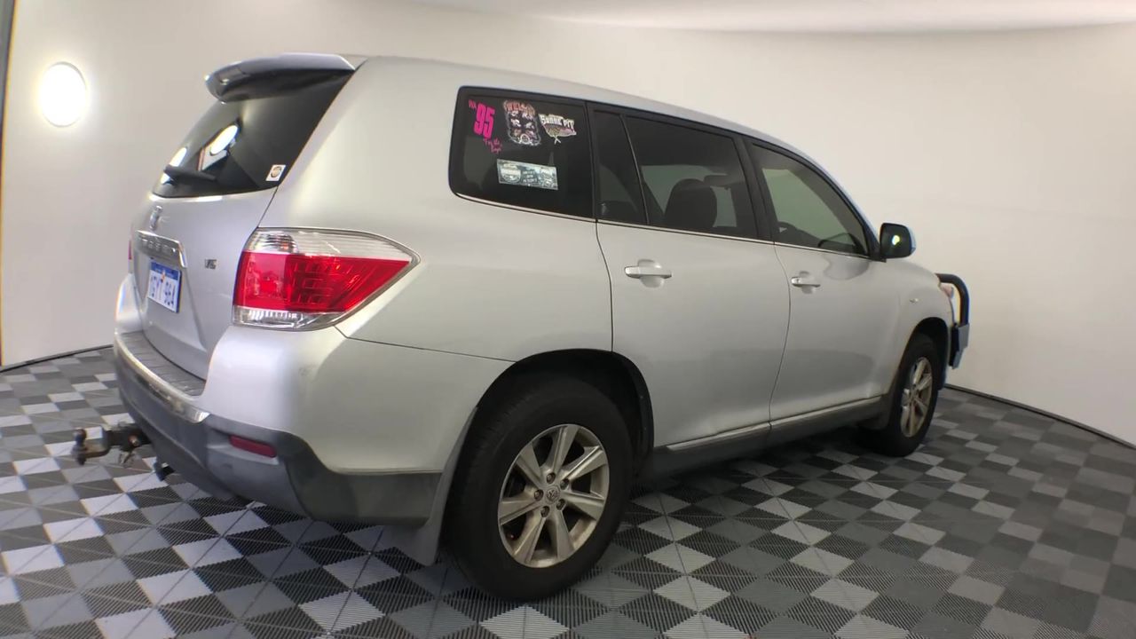 Men's 8mm Tiger Eye & AAA Grade Cubic Zirconia Skull Beaded Bracelet