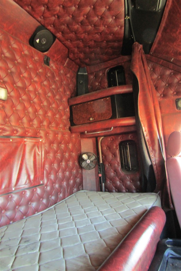 Green Agate & Swarovski® Austrian Crystal Gold Plated Pendant Necklace