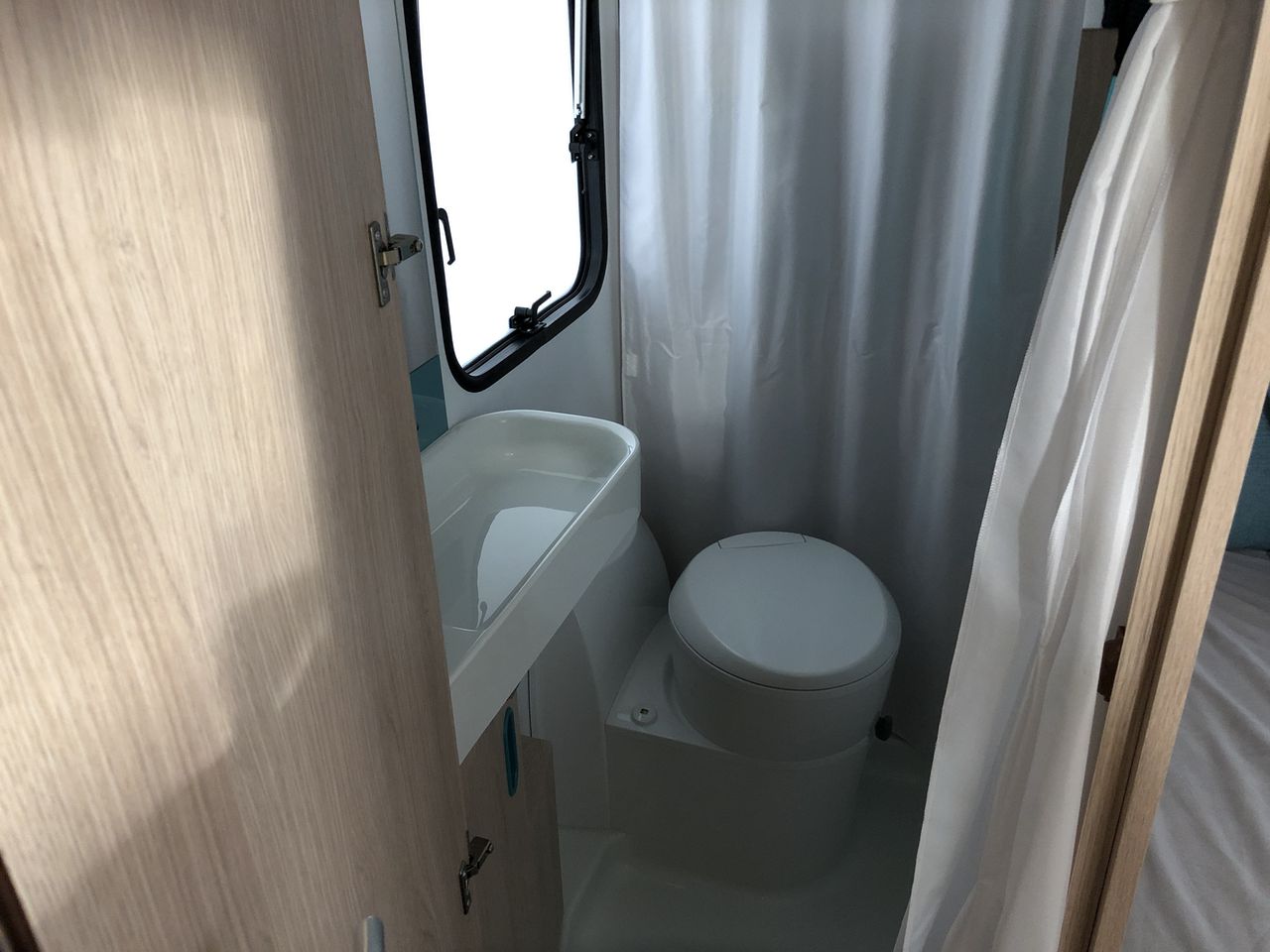 10mm Dyed & Heated Turquoise Gemstones Beaded Bracelet.