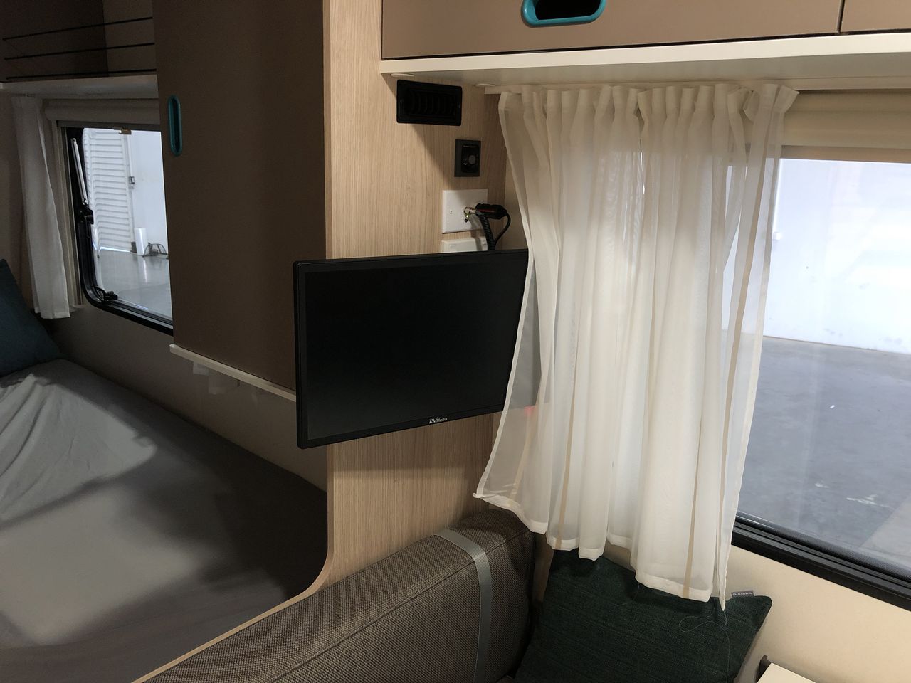 8mm Blue with White Specks Lapis Lazuli Beaded Stretchy Bracelet