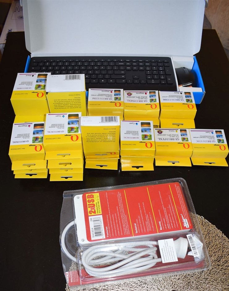 7-8mm White Pearl & White Baroque Pearl Glam Pendant.