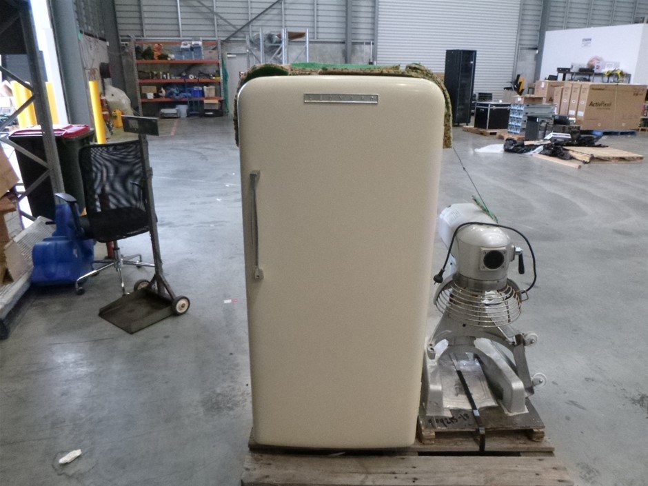 SPEEDO Men's Escape 5cm Brief Sundowners, Size AU14 (GB34), Yellow, 8-00342