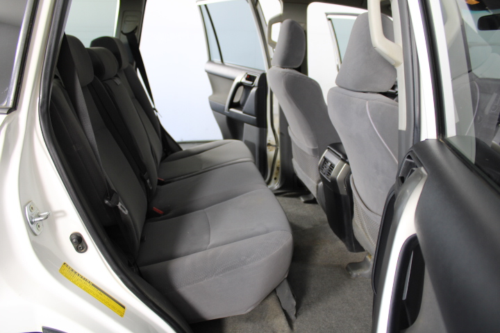 <p>Bolzoni Auramo Bin Rotator Forklift Attachment</p>