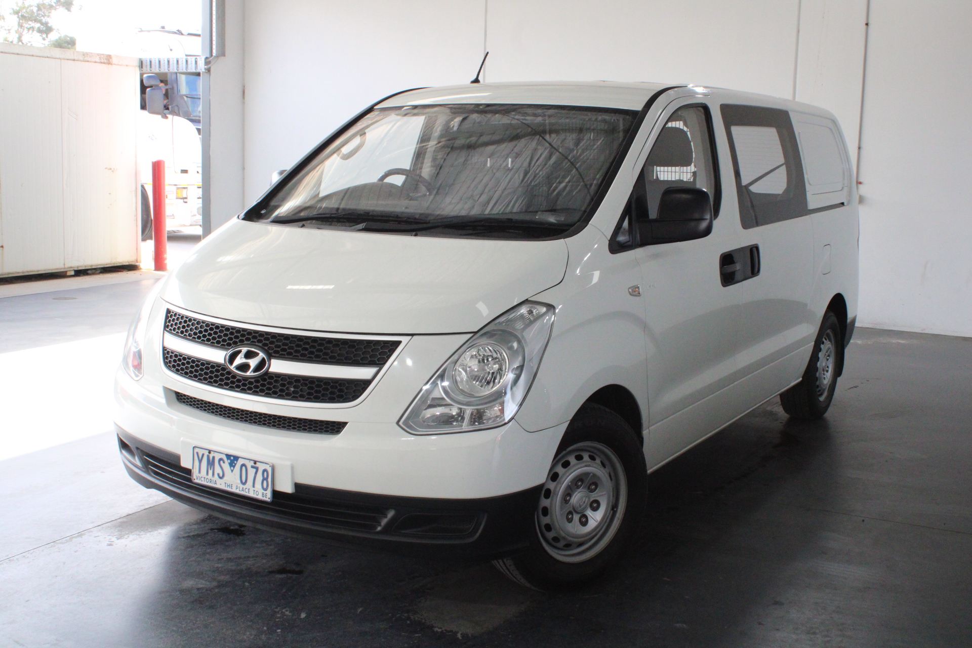 2x Guardsman Revitalising Wood Polish Sprays 473ml - RRP$59.80