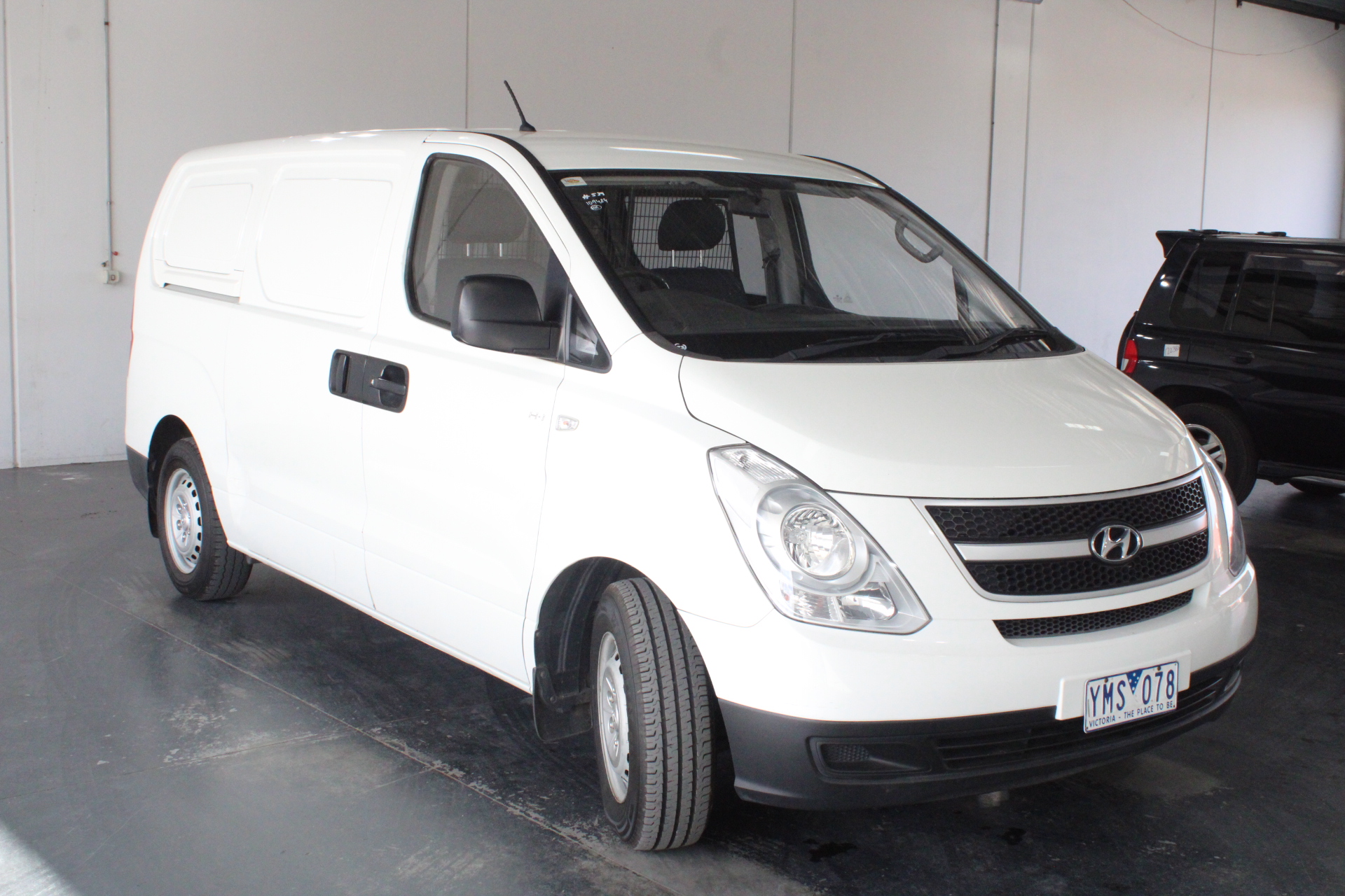 2x Guardsman Revitalising Wood Polish Sprays 473ml - RRP$59.80