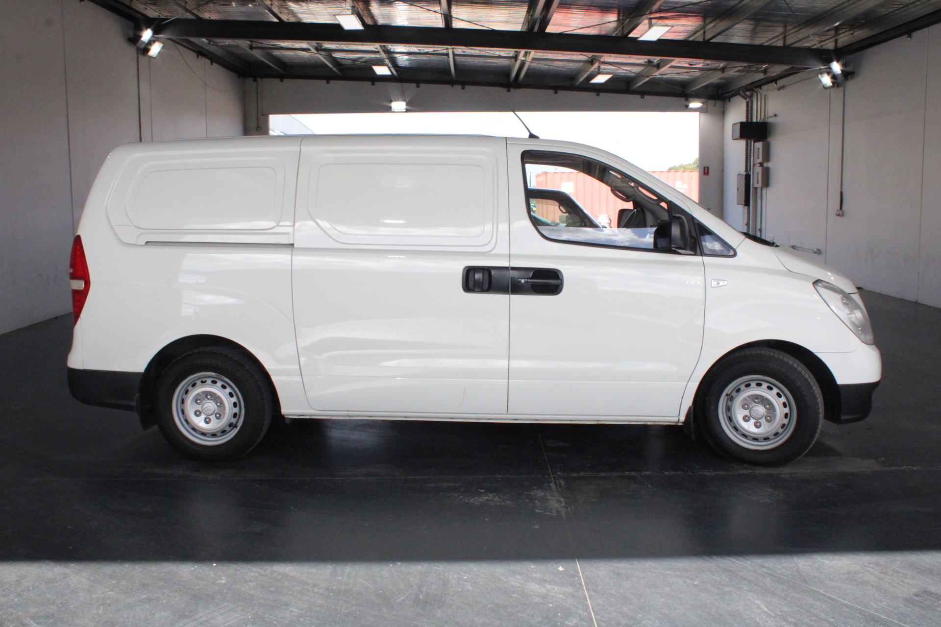 2x Guardsman Revitalising Wood Polish Sprays 473ml - RRP$59.80