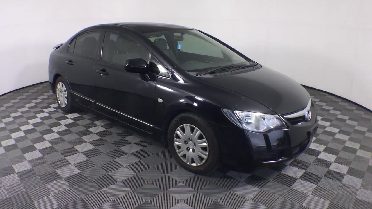 Yellow Gold Natural Emerald / Natural White Topaz Ring  with Valuation