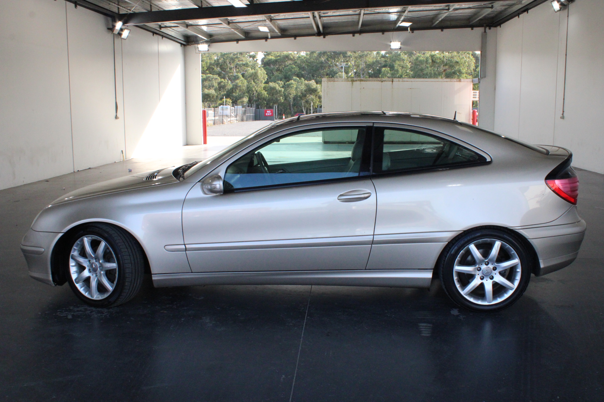 Rolex 116613LN Submariner Date Two-Tone 40mm BxP & COA