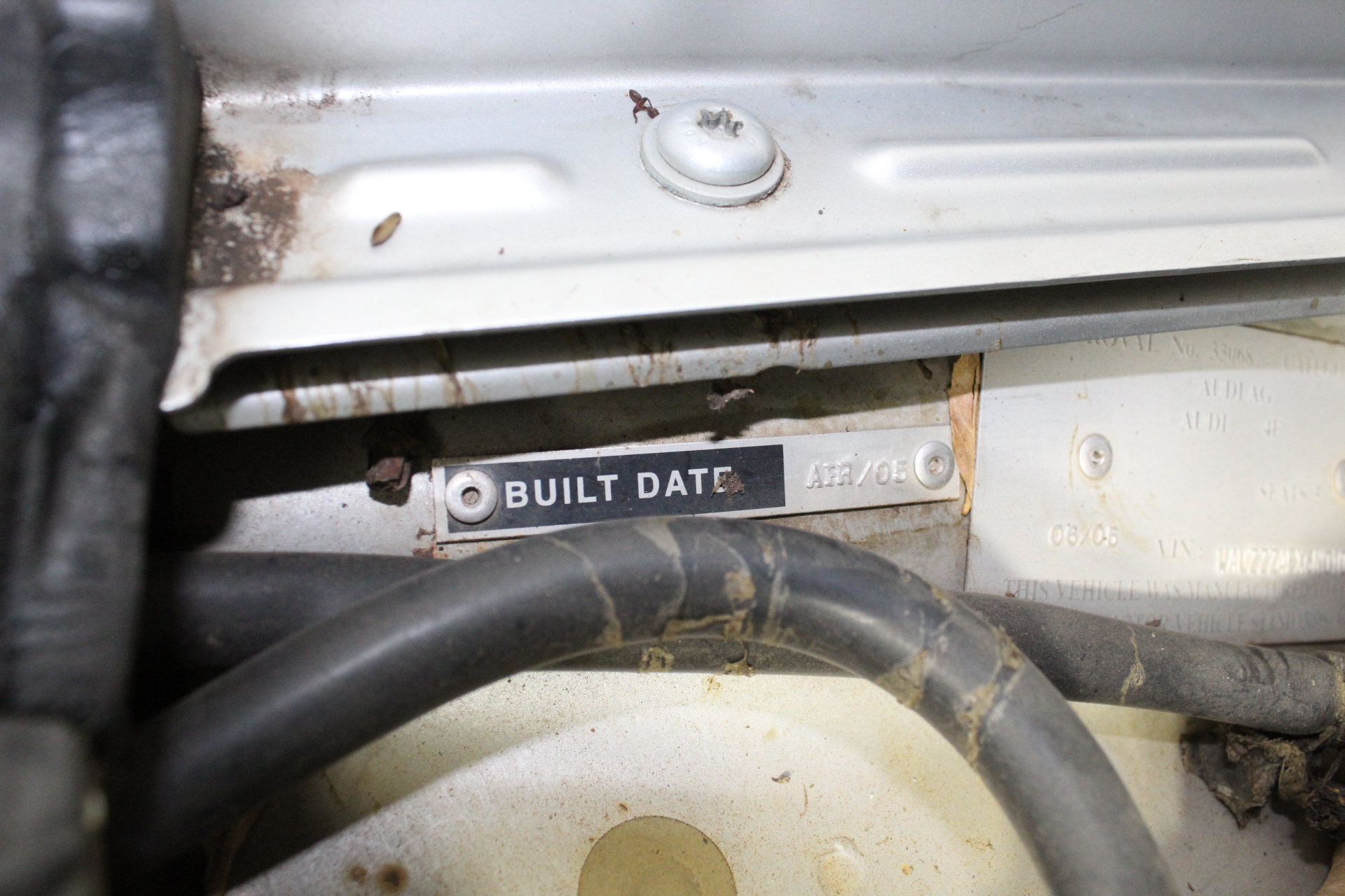 1/100 Scottdale gold bar x 2, 1 Gram Valcumbi & 1Germania Silver bar x 2 ea