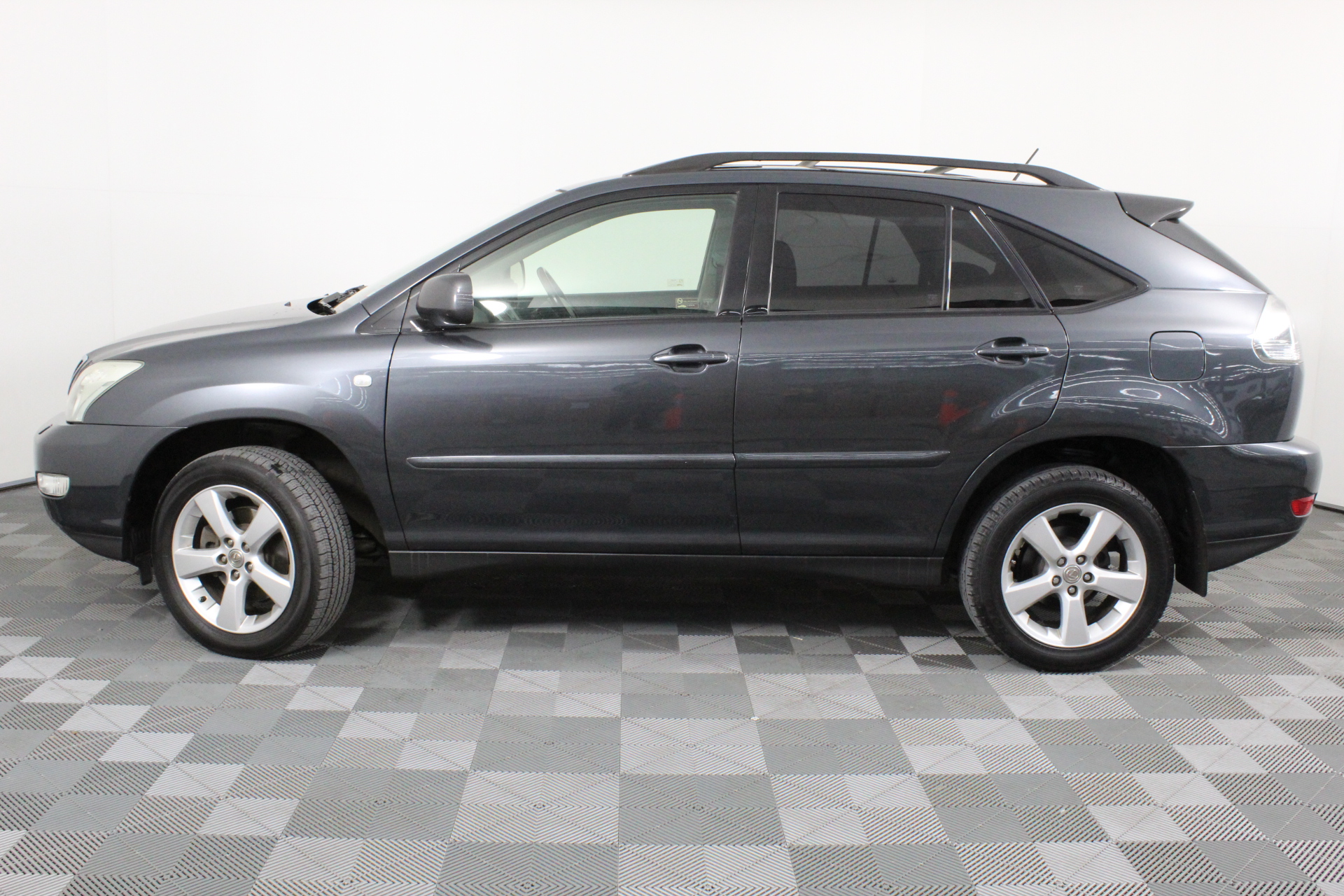 Bulk items, gold diamonds, silver coins