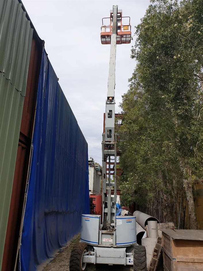 White Freshwater Pearl Adorned with Swarovski® Crystals Jewellery Set