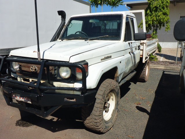 Stunning Rhodium Plated Champagne Crown Heart Ring - US Size 7