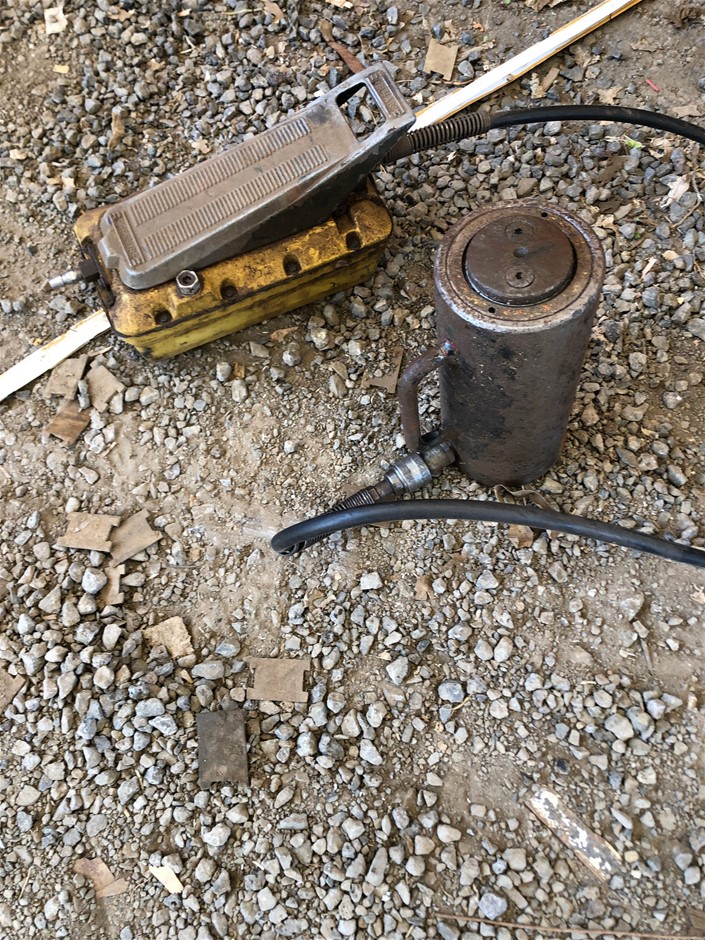 Half Ounce CPG Silver half Sealed Bar and 4 x Germania Mint 1g Silver Bars