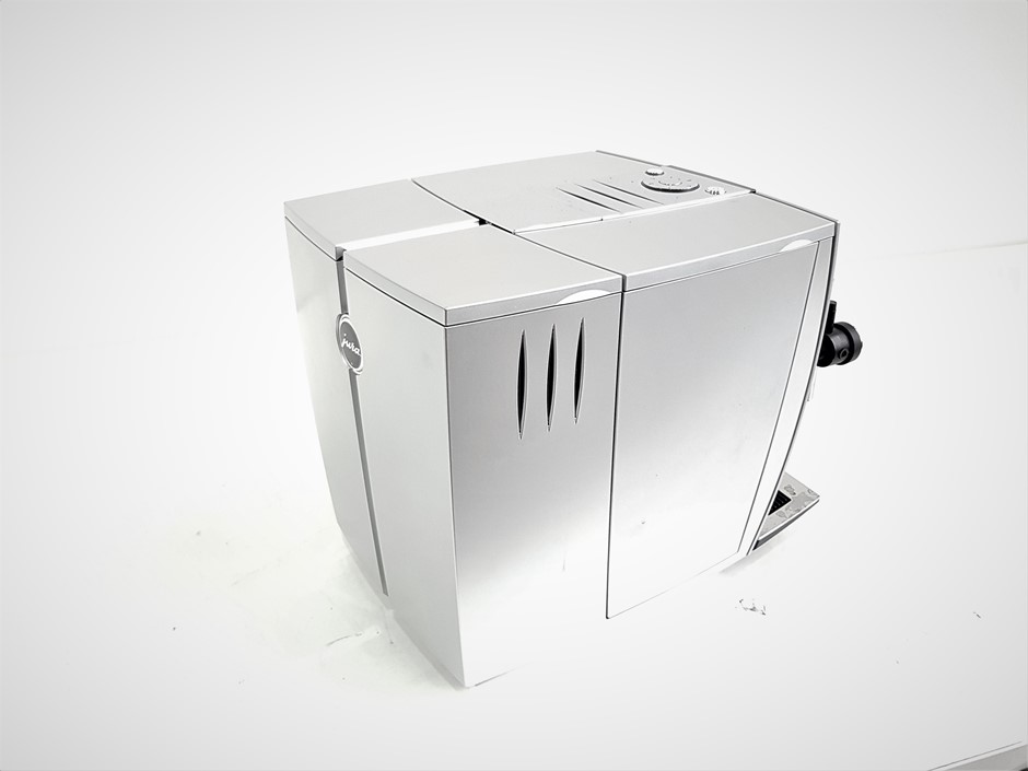 Quantity of 1 23.5-25 Earthmoving Tyre (Unused)