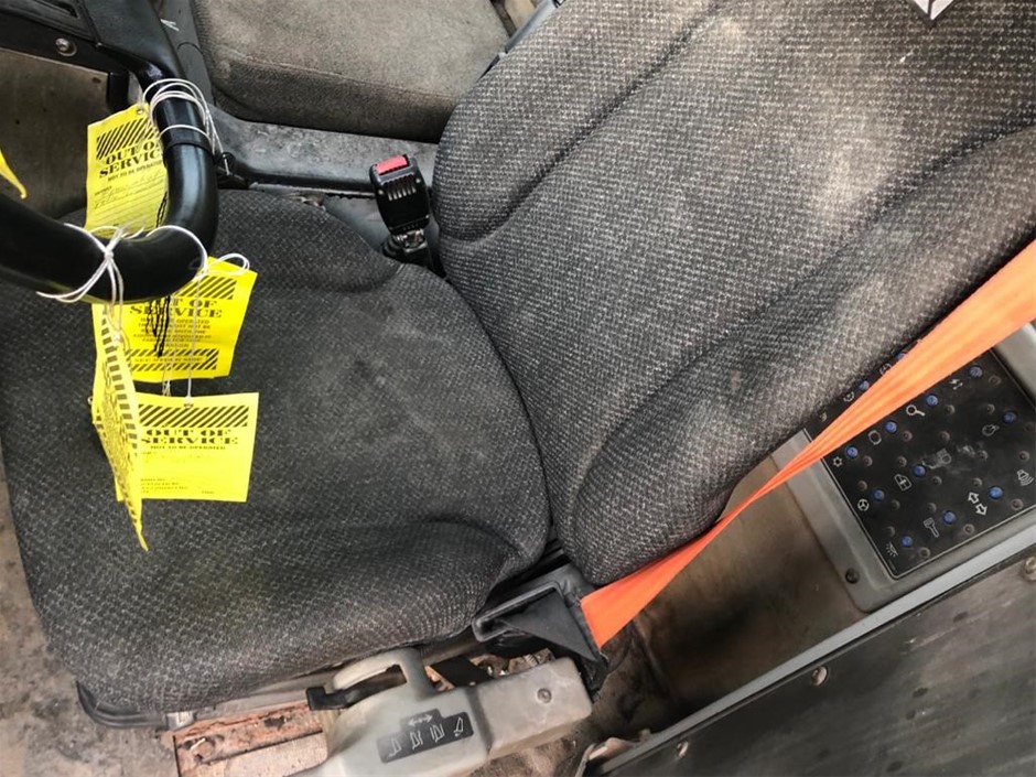 BLACK+DECKER 1600W 15-IN-1 steam-mop with Autoselect.