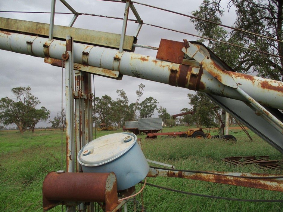 WATERPIK Cordless Plus Portable Water Flosser with 4x Flosser Tips, White. 